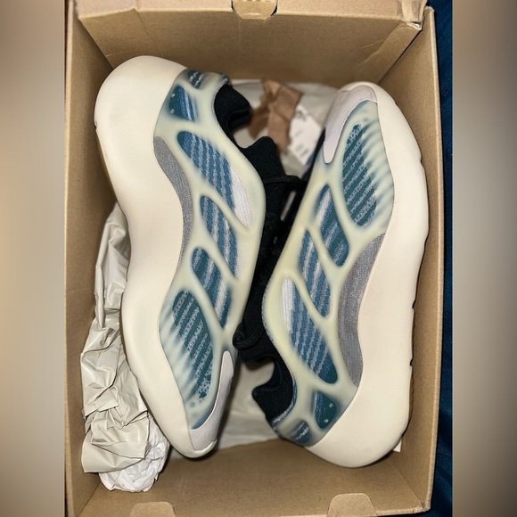 Yeezy 700 V3 'Kyanite'